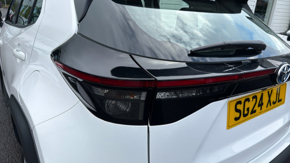 Toyota Yaris Cross 1.5 Hybrid Icon 5dr CVT Hybrid Estate - Image 21