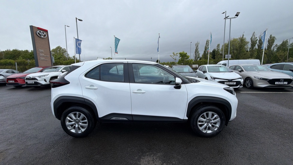 Toyota Yaris Cross 1.5 Hybrid Icon 5dr CVT Hybrid Estate - Image 23