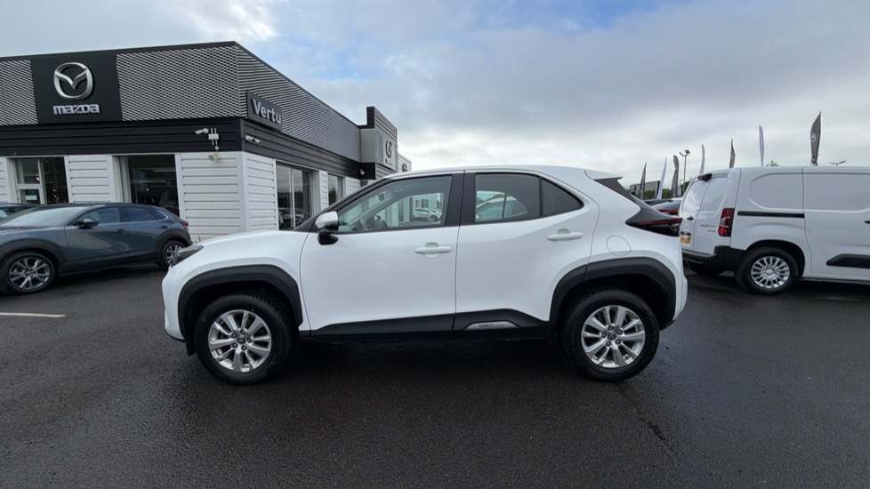 Toyota Yaris Cross 1.5 Hybrid Icon 5dr CVT Hybrid Estate - Image 24