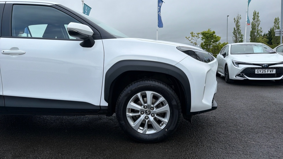 Toyota Yaris Cross 1.5 Hybrid Icon 5dr CVT Hybrid Estate - Image 25