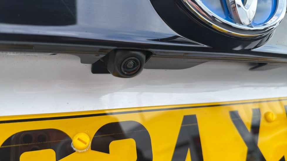 Toyota Yaris Cross 1.5 Hybrid Icon 5dr CVT Hybrid Estate - Image 30
