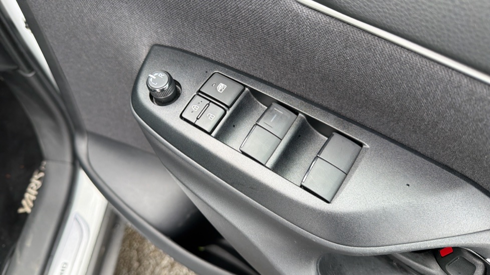 Toyota Yaris Cross 1.5 Hybrid Icon 5dr CVT Hybrid Estate - Image 34