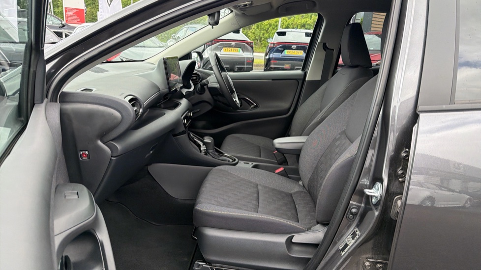 Toyota Yaris 1.5 Hybrid Design 5dr CVT Hybrid Hatchback - Image 5