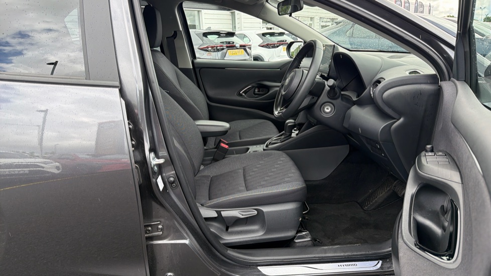 Toyota Yaris 1.5 Hybrid Design 5dr CVT Hybrid Hatchback - Image 12