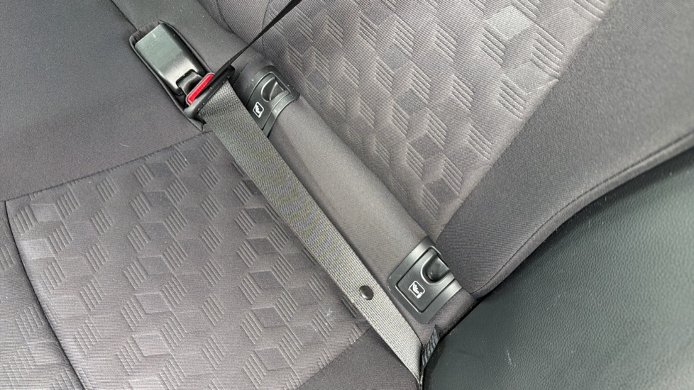 Toyota Yaris 1.5 Hybrid Design 5dr CVT Hybrid Hatchback - Image 14