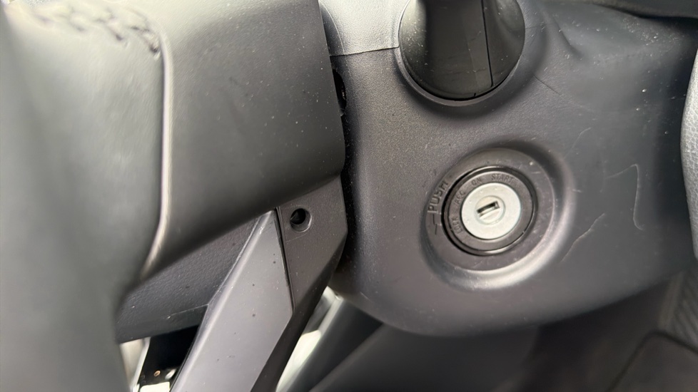 Toyota Yaris 1.5 Hybrid Design 5dr CVT Hybrid Hatchback - Image 16