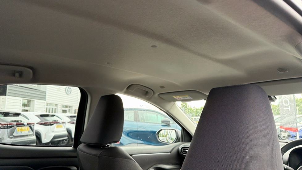 Toyota Yaris 1.5 Hybrid Design 5dr CVT Hybrid Hatchback - Image 19