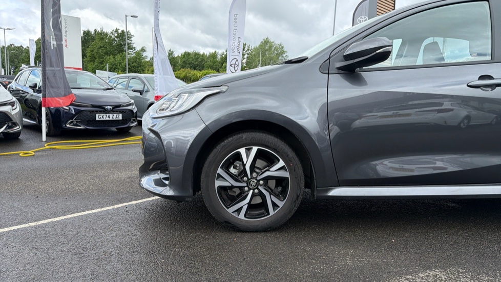 Toyota Yaris 1.5 Hybrid Design 5dr CVT Hybrid Hatchback - Image 25