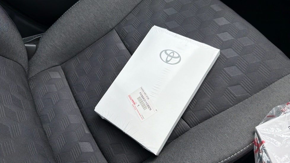 Toyota Yaris 1.5 Hybrid Design 5dr CVT Hybrid Hatchback - Image 27