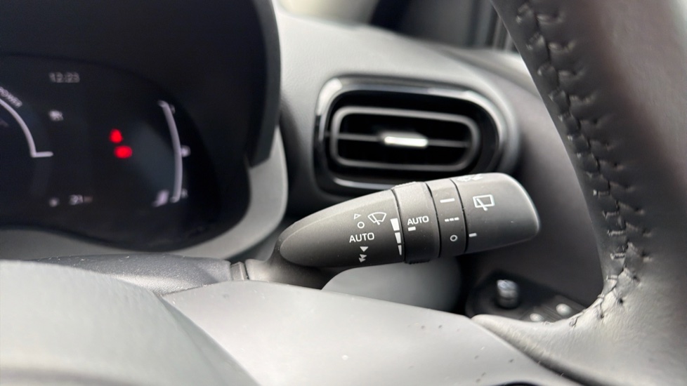Toyota Yaris 1.5 Hybrid Design 5dr CVT Hybrid Hatchback - Image 31