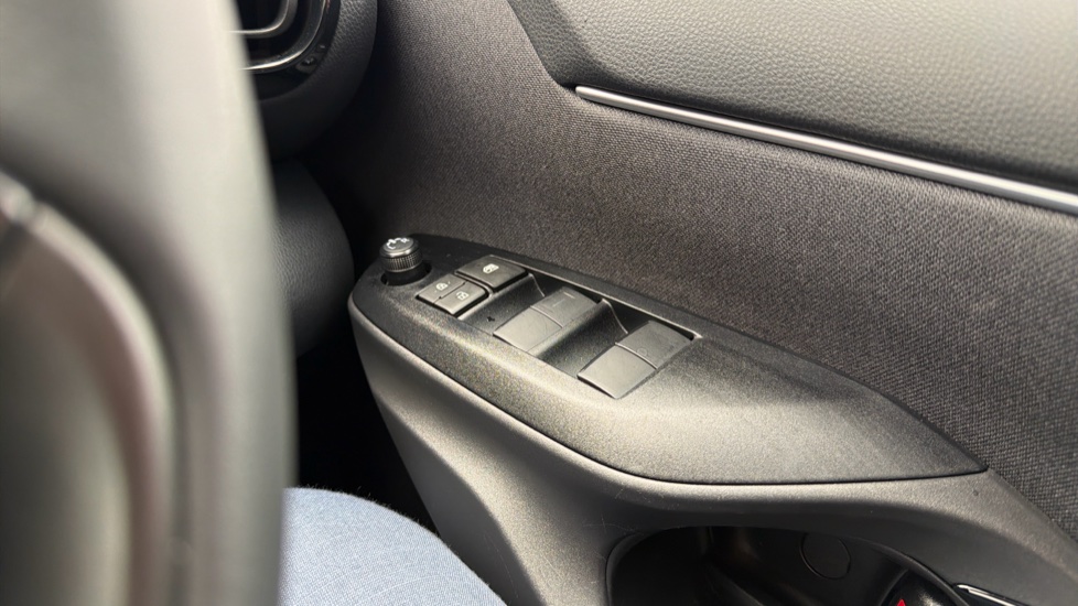 Toyota Yaris 1.5 Hybrid Design 5dr CVT Hybrid Hatchback - Image 33