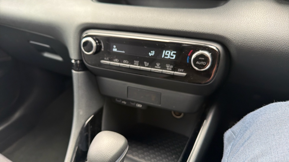 Toyota Yaris 1.5 Hybrid Design 5dr CVT Hybrid Hatchback - Image 37