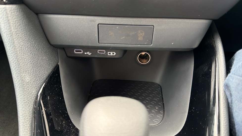 Toyota Yaris 1.5 Hybrid Design 5dr CVT Hybrid Hatchback - Image 38