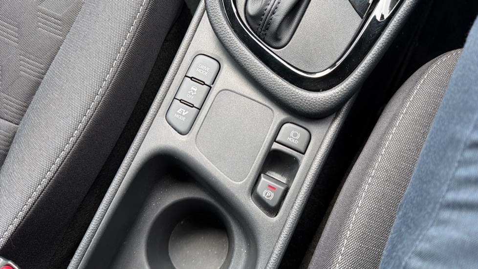 Toyota Yaris 1.5 Hybrid Design 5dr CVT Hybrid Hatchback - Image 40