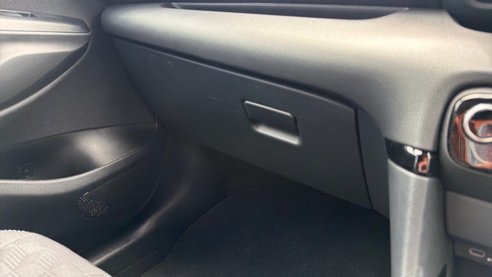 Toyota Yaris 1.5 Hybrid Design 5dr CVT Hybrid Hatchback - Image 41