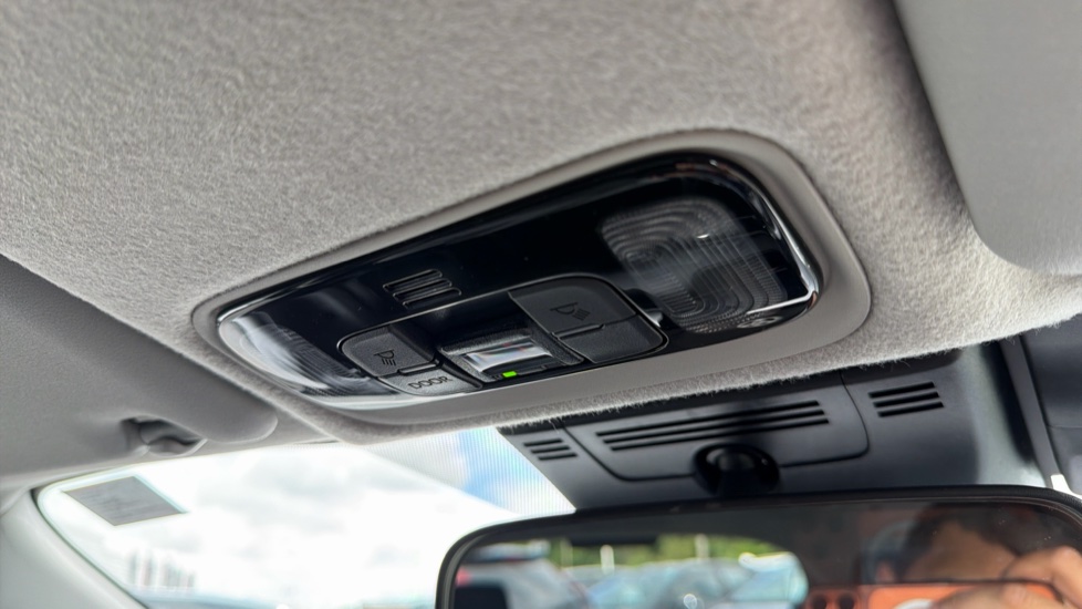 Toyota Yaris 1.5 Hybrid Design 5dr CVT Hybrid Hatchback - Image 45
