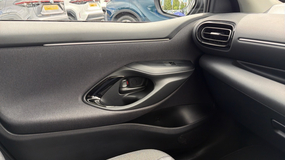 Toyota Yaris 1.5 Hybrid Design 5dr CVT Hybrid Hatchback - Image 46