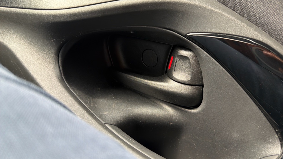 Toyota Yaris 1.5 Hybrid Design 5dr CVT Hybrid Hatchback - Image 47