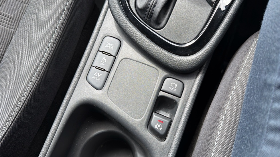 Toyota Yaris 1.5 Hybrid Design 5dr CVT Hybrid Hatchback - Image 48