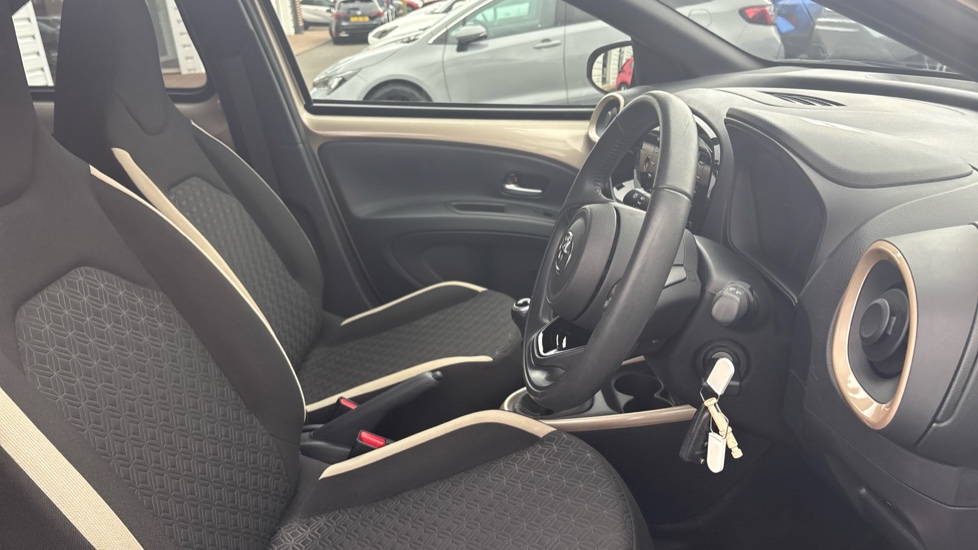 Toyota Aygo X 1.0 VVT-i Edge 5dr Petrol Hatchback - Image 12