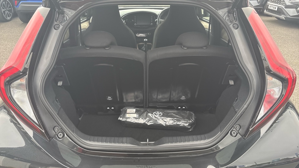 Toyota Aygo X 1.0 VVT-i Edge 5dr Petrol Hatchback - Image 13