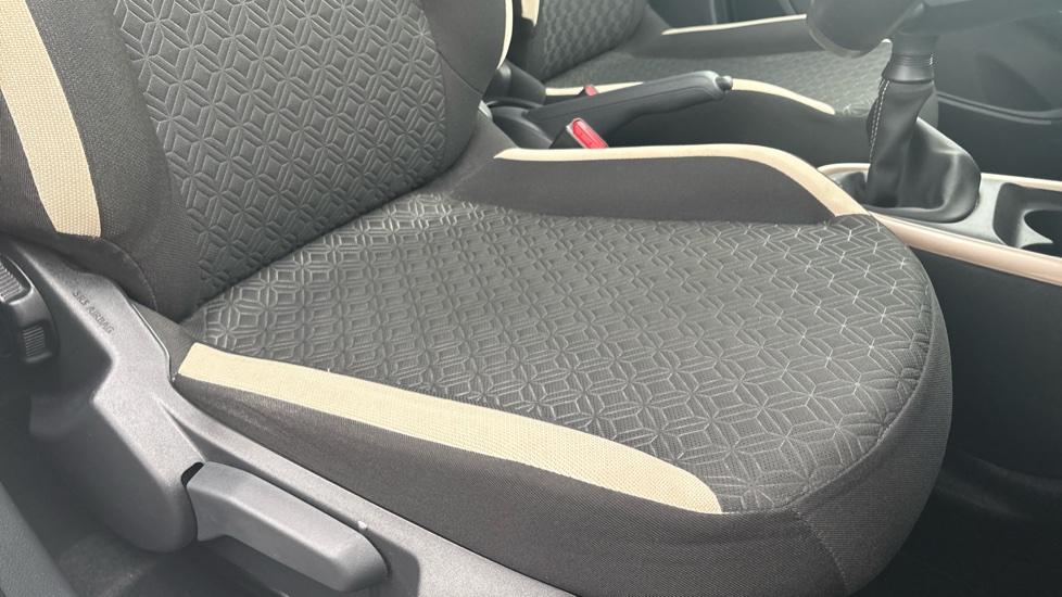 Toyota Aygo X 1.0 VVT-i Edge 5dr Petrol Hatchback - Image 17