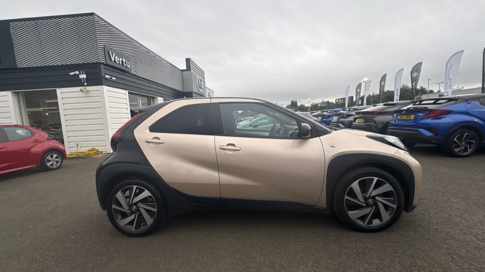 Toyota Aygo X 1.0 VVT-i Edge 5dr Petrol Hatchback - Image 23