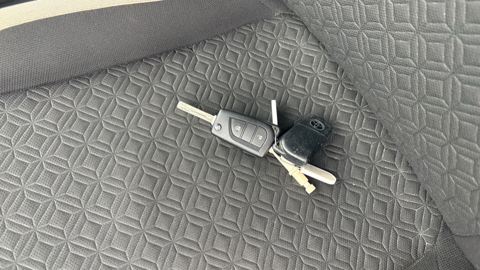 Toyota Aygo X 1.0 VVT-i Edge 5dr Petrol Hatchback - Image 28