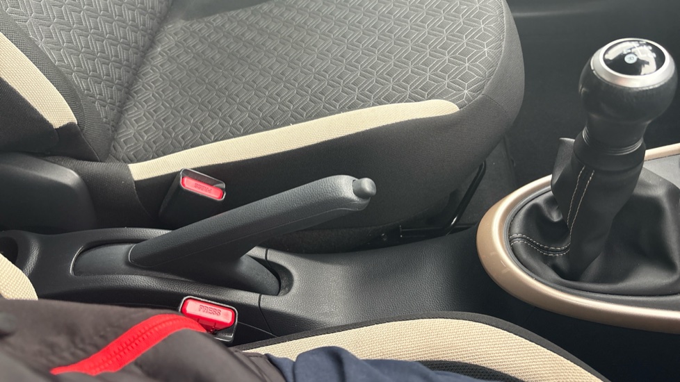 Toyota Aygo X 1.0 VVT-i Edge 5dr Petrol Hatchback - Image 39