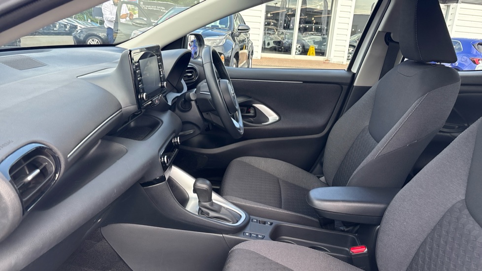 Toyota Yaris 1.5 Hybrid Icon 5dr CVT Hybrid Hatchback - Image 5
