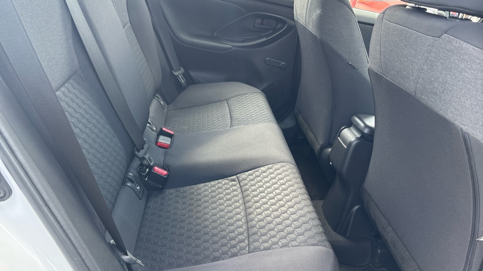 Toyota Yaris 1.5 Hybrid Icon 5dr CVT Hybrid Hatchback - Image 8