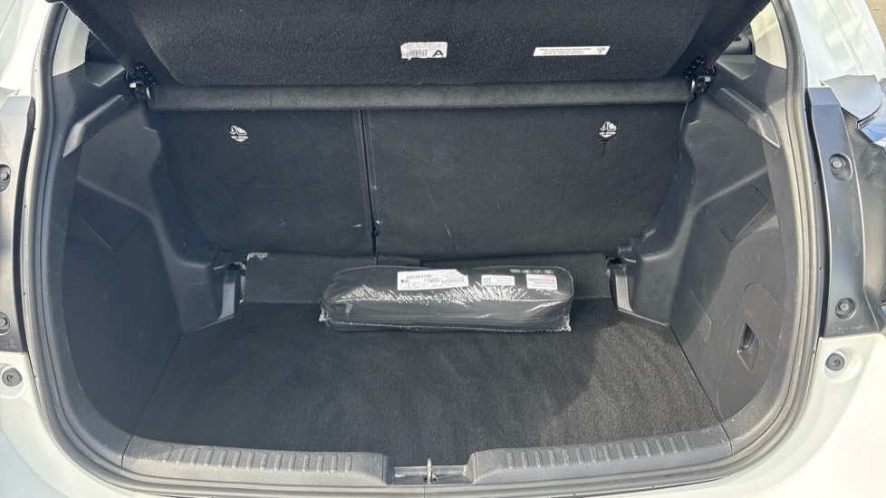 Toyota Yaris 1.5 Hybrid Icon 5dr CVT Hybrid Hatchback - Image 13