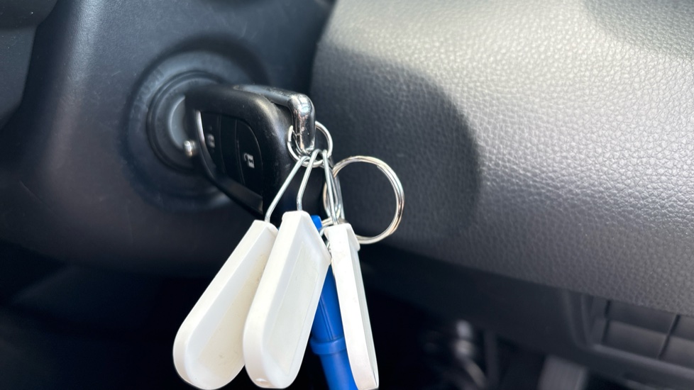 Toyota Yaris 1.5 Hybrid Icon 5dr CVT Hybrid Hatchback - Image 16