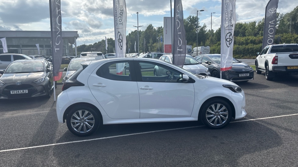 Toyota Yaris 1.5 Hybrid Icon 5dr CVT Hybrid Hatchback - Image 23