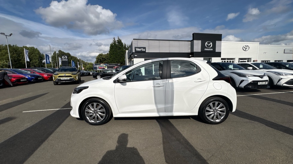 Toyota Yaris 1.5 Hybrid Icon 5dr CVT Hybrid Hatchback - Image 24