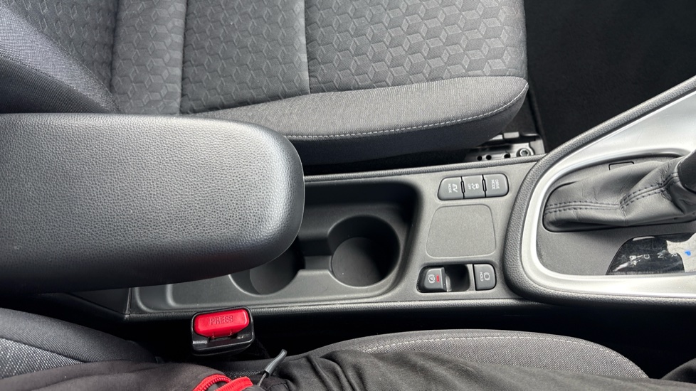 Toyota Yaris 1.5 Hybrid Icon 5dr CVT Hybrid Hatchback - Image 33