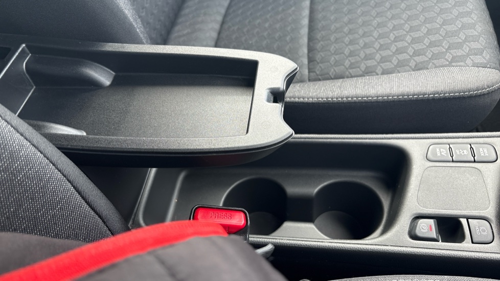 Toyota Yaris 1.5 Hybrid Icon 5dr CVT Hybrid Hatchback - Image 34