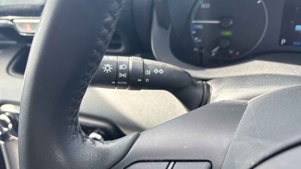 Toyota Yaris 1.5 Hybrid Icon 5dr CVT Hybrid Hatchback - Image 40