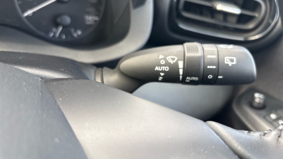 Toyota Yaris 1.5 Hybrid Icon 5dr CVT Hybrid Hatchback - Image 42