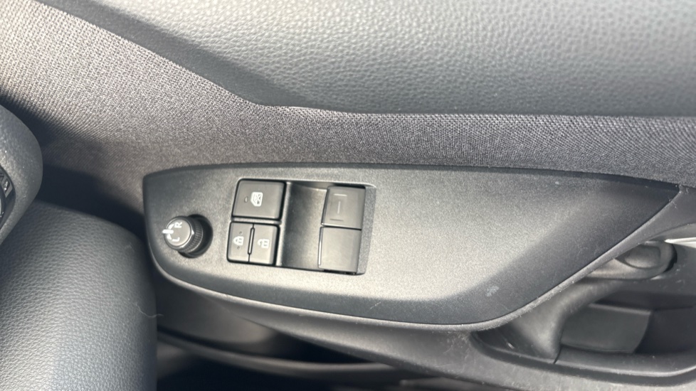Toyota Yaris 1.5 Hybrid Icon 5dr CVT Hybrid Hatchback - Image 43