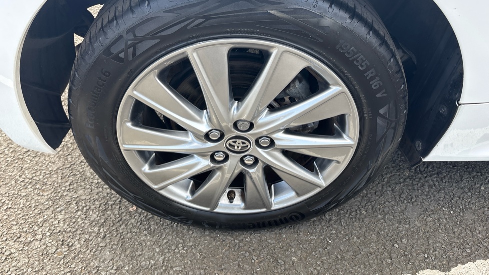 Toyota Yaris 1.5 Hybrid Icon 5dr CVT Hybrid Hatchback - Image 45