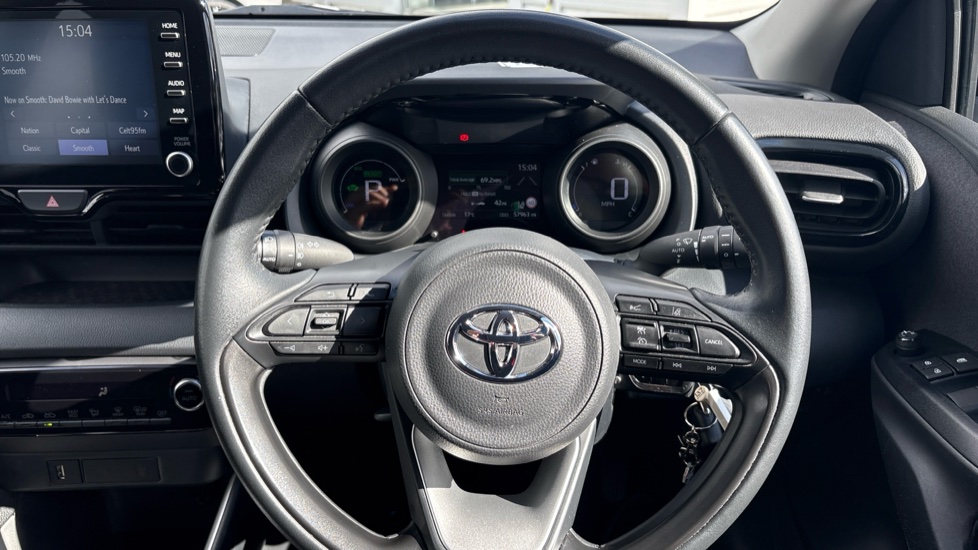 Toyota Yaris 1.5 Hybrid Design 5dr CVT Hybrid Hatchback - Image 7