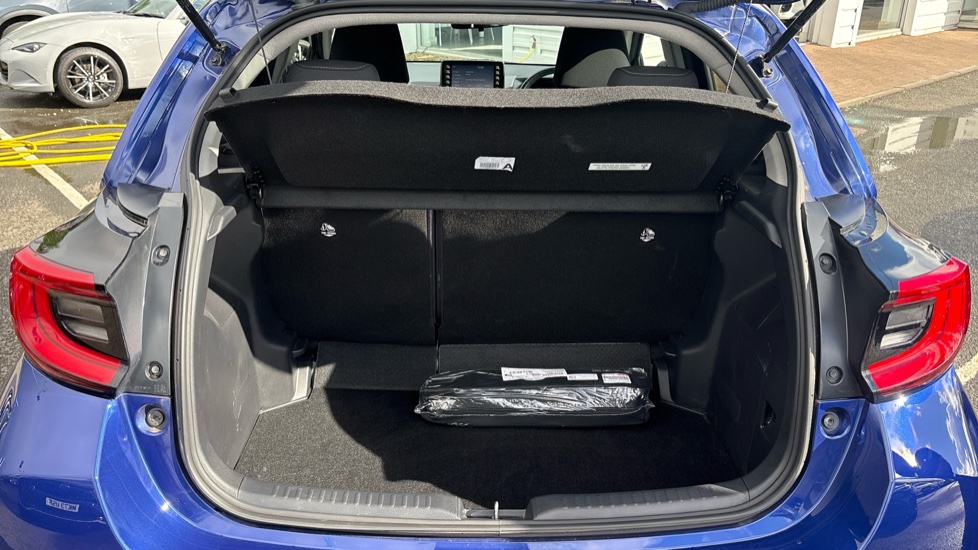 Toyota Yaris 1.5 Hybrid Design 5dr CVT Hybrid Hatchback - Image 13