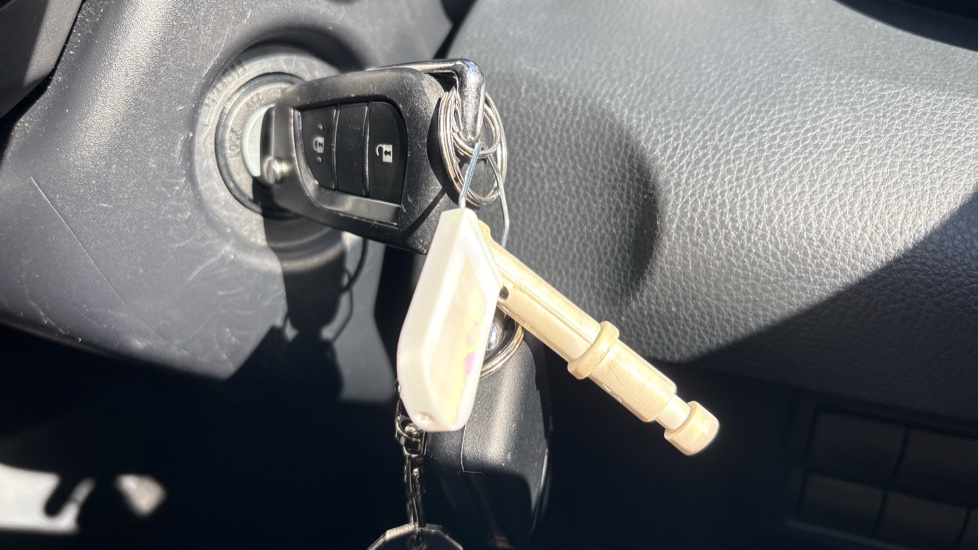 Toyota Yaris 1.5 Hybrid Design 5dr CVT Hybrid Hatchback - Image 16