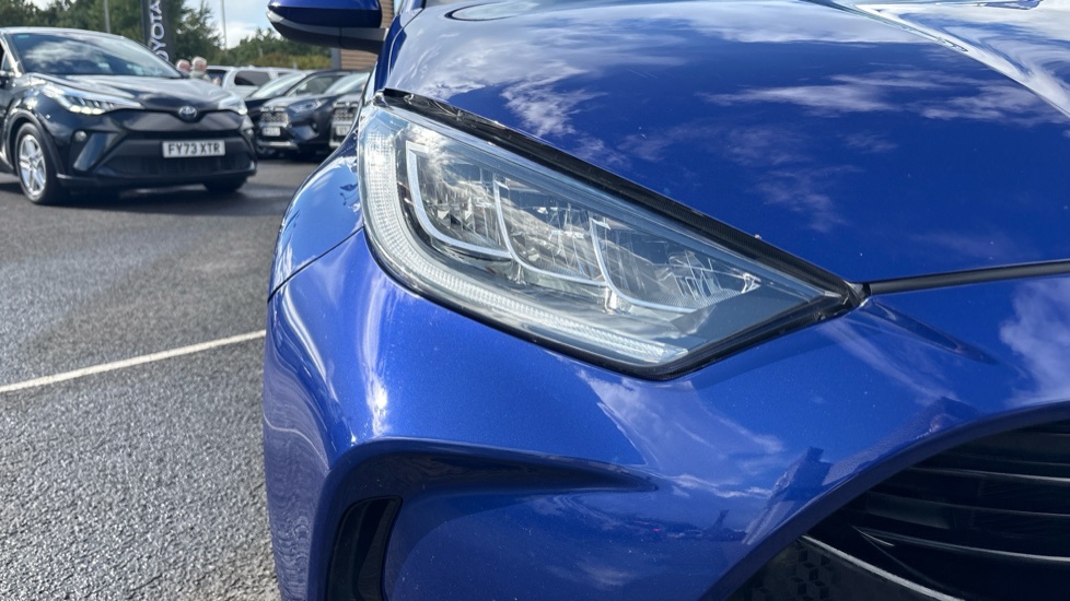 Toyota Yaris 1.5 Hybrid Design 5dr CVT Hybrid Hatchback - Image 20