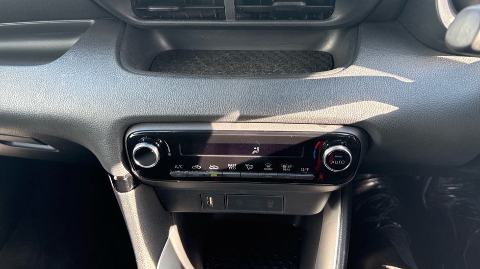 Toyota Yaris 1.5 Hybrid Design 5dr CVT Hybrid Hatchback - Image 35