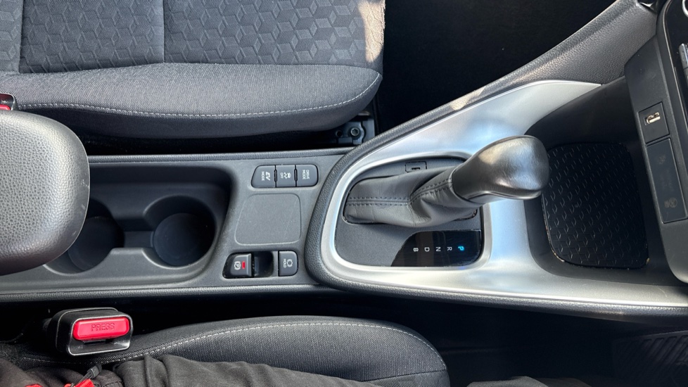 Toyota Yaris 1.5 Hybrid Design 5dr CVT Hybrid Hatchback - Image 36