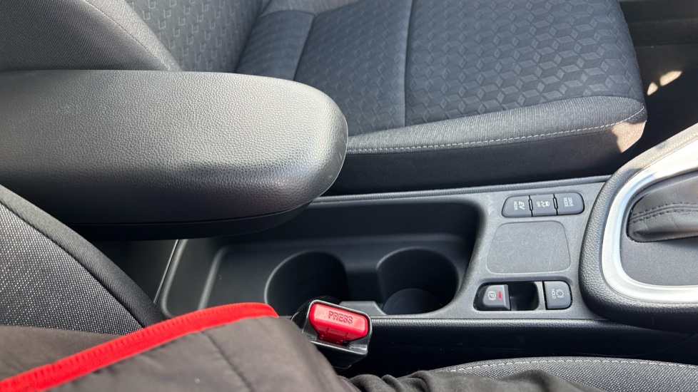Toyota Yaris 1.5 Hybrid Design 5dr CVT Hybrid Hatchback - Image 37