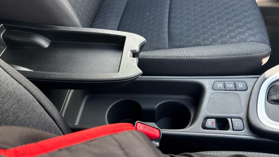Toyota Yaris 1.5 Hybrid Design 5dr CVT Hybrid Hatchback - Image 38