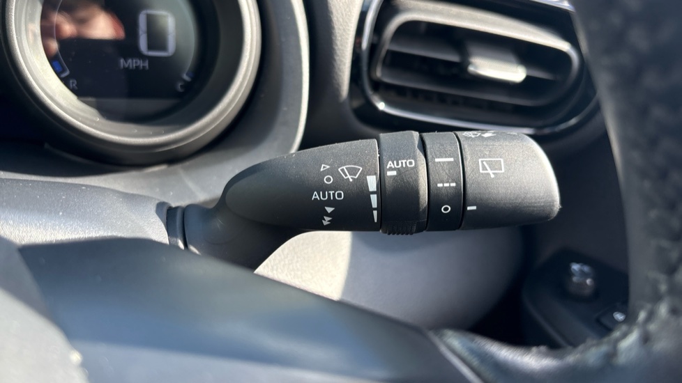 Toyota Yaris 1.5 Hybrid Design 5dr CVT Hybrid Hatchback - Image 44
